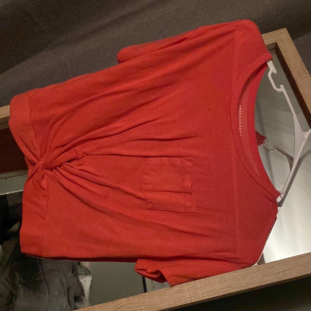 Cropped pink shirt